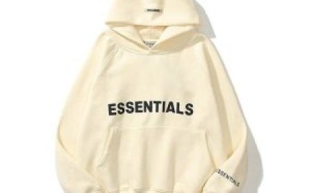 Essentials Hoodie: The Ultimate Blend of Minimalism and Warmth